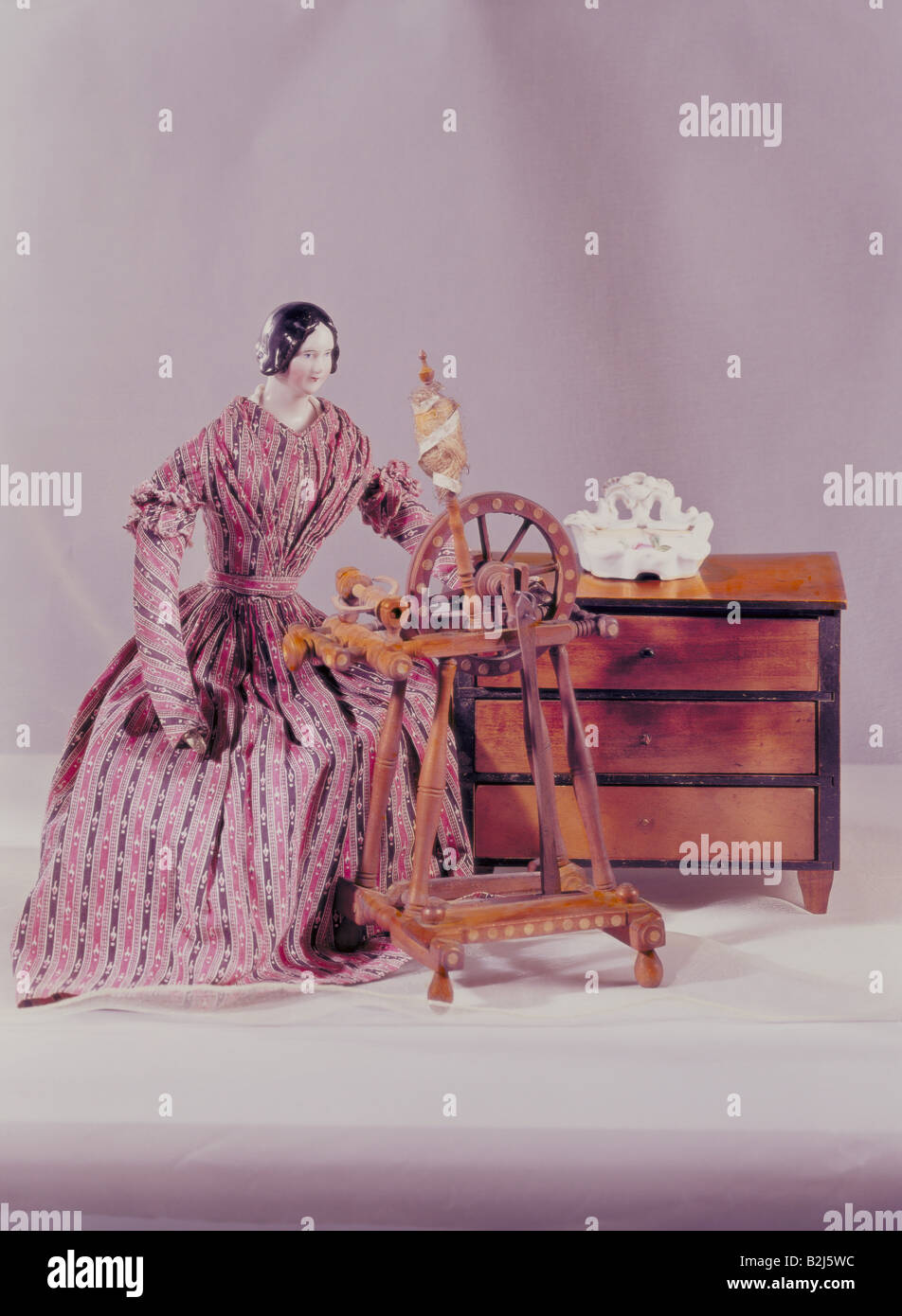 Jouets, poupées, poupée Biedermeier, porcelaine pour la tête, cuir pour le corps, vêtements, hauteur 30 cm, Allemagne, vers 1850 / 1855, Banque D'Images