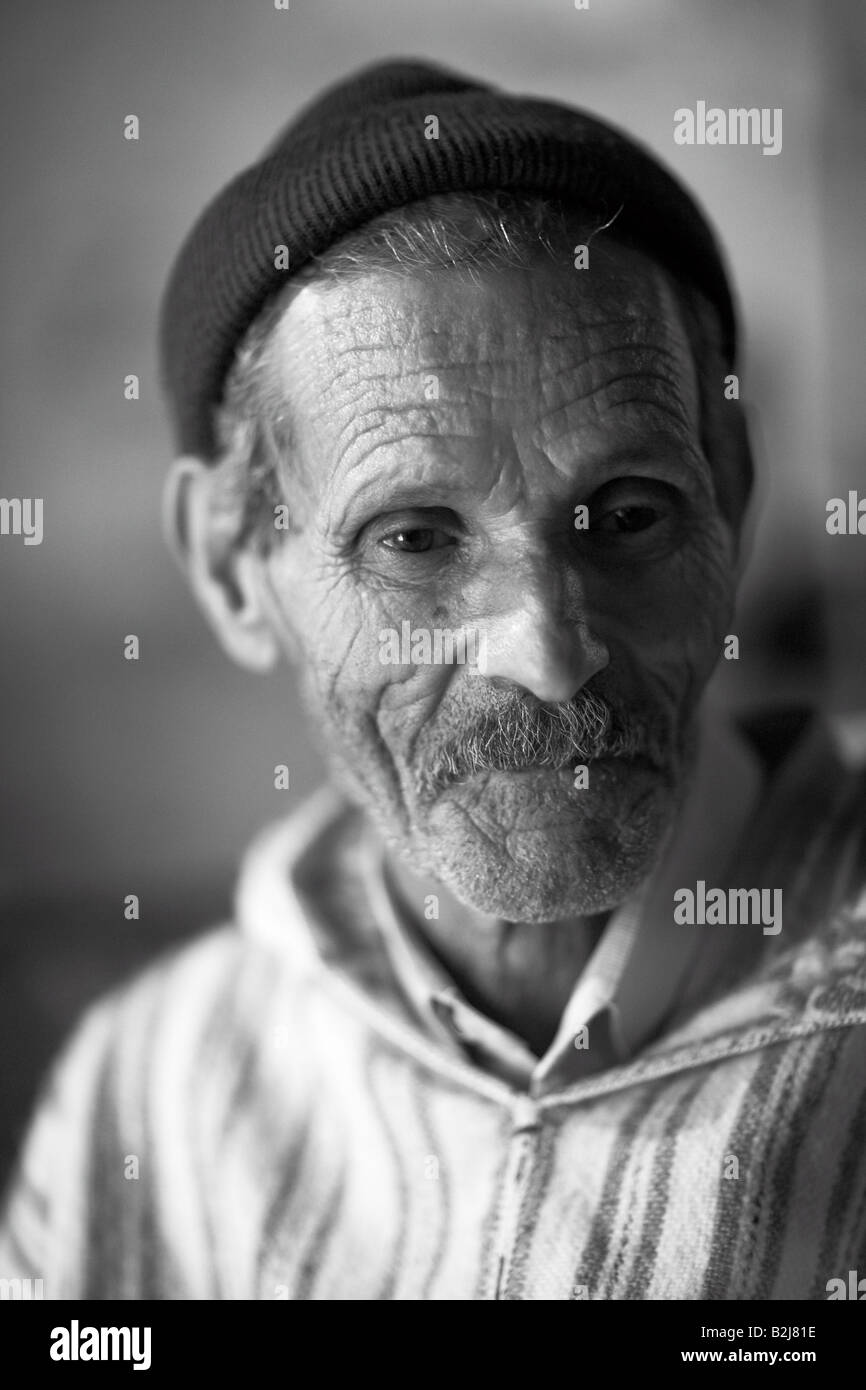 Portrait d'un tôlier, Chefchaouen, Maroc Banque D'Images