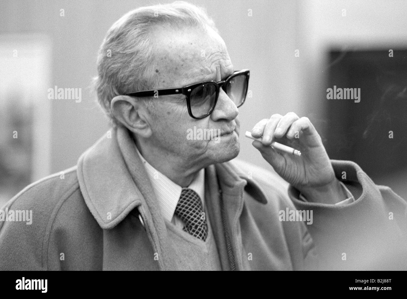 Rulfo, Juan, 16.5.1917 - 8.1.1986, auteur/écrivain mexicain, portrait, cigarette à fumer, Cologne, 1980, Banque D'Images