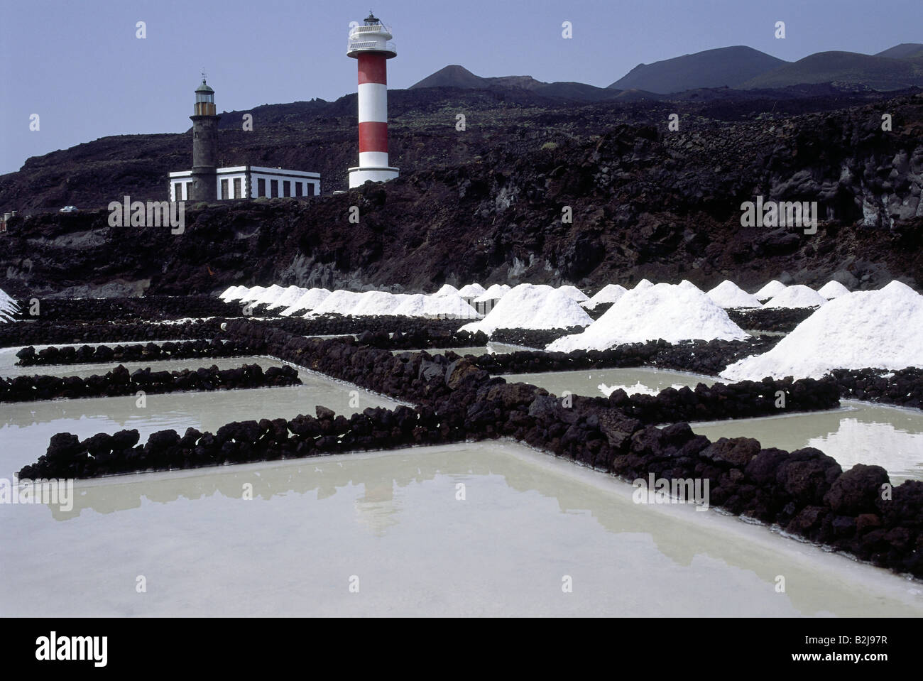 La production de sel, sel, saline, sel de l'évaporation des bassins, Light House, Punto de Fuencaliente, La Palma, Canary Islands, Espagne,-Additional-Rights Clearance-Info-Not-Available Banque D'Images