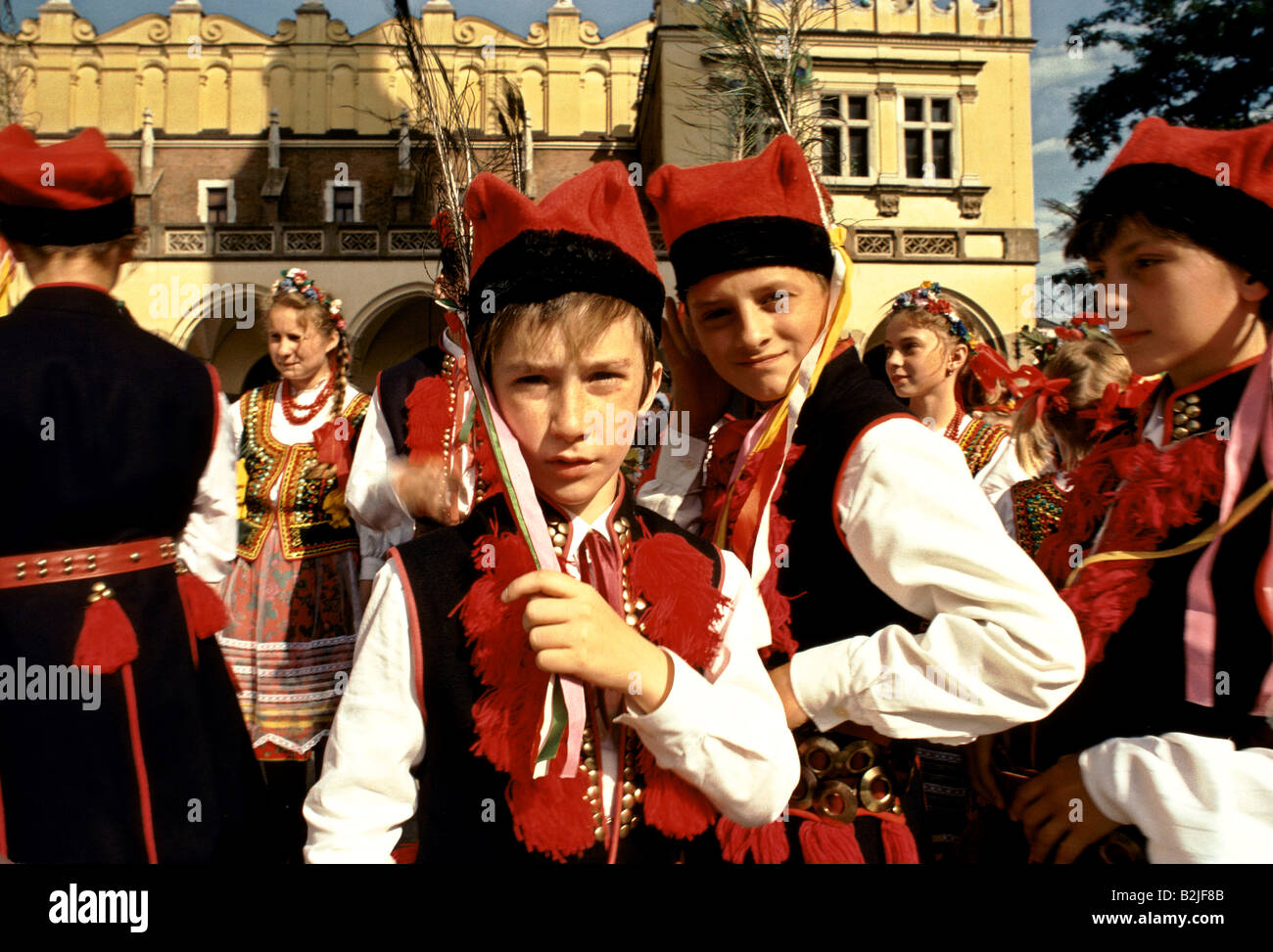 Boy wearing costume traditionnel à un Midsummer Festival en Pologne Banque D'Images