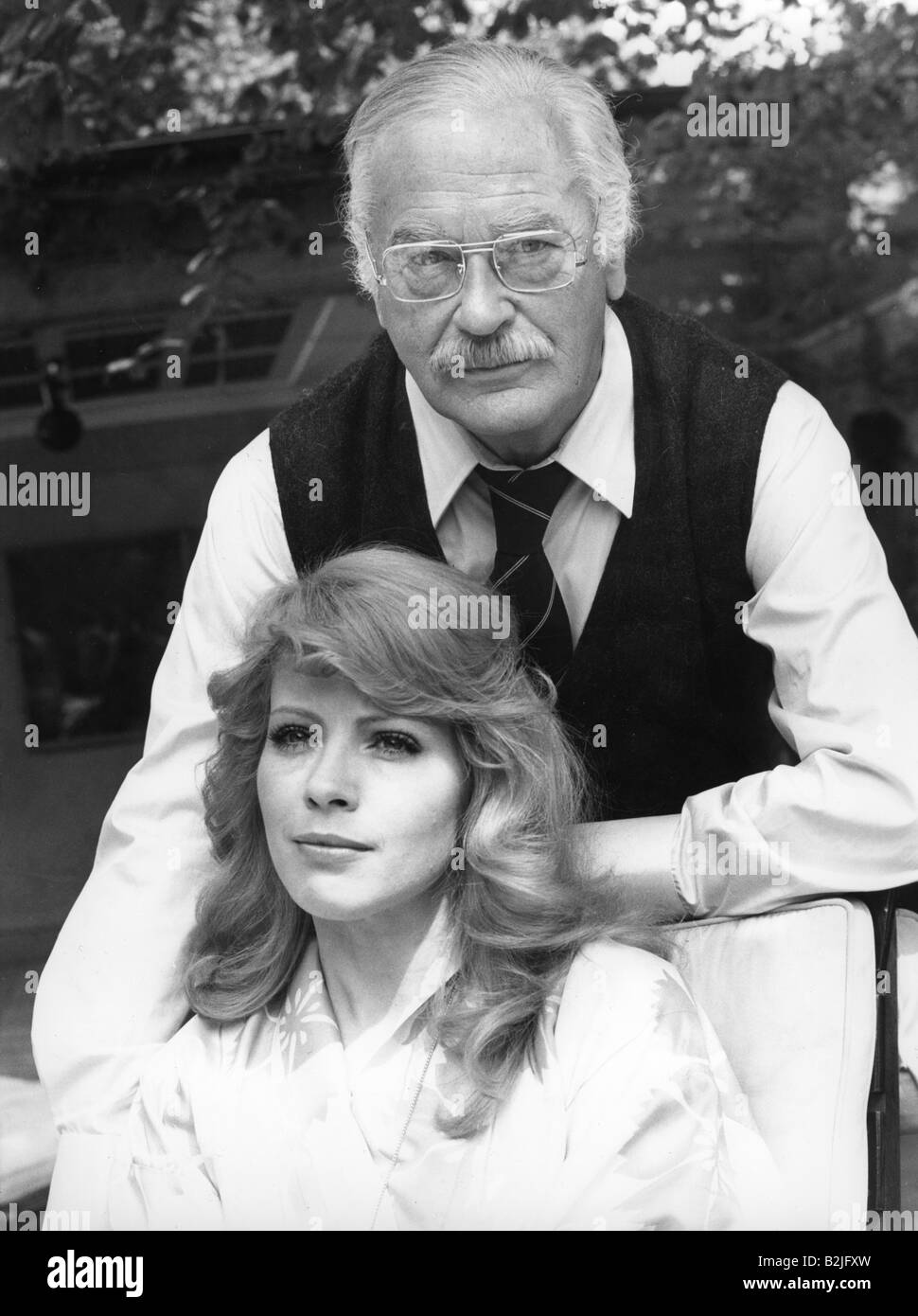 Juergens, Curd, 13.12.1915 - 18.6.1982, acteur allemand, demi-longueur, avec Renate Schroeter, pour tv CAST 'Tatri', 'Rot - rot - rot', Banque D'Images