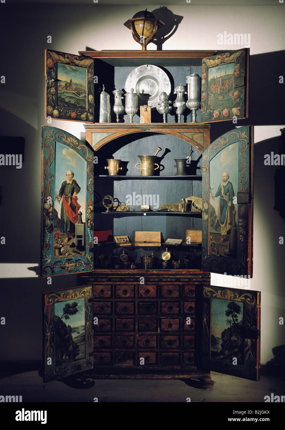 Médecine, pharmacie, pharmacie Cabinet, bois, peint, Kaufbeuren, Allemagne, milieu du XVIIIe siècle, musée Kaufbeuren d'histoire locale, placard, beaux-arts, Haute-Bavière, bateaux, mortier, santé, historique, historique, Banque D'Images