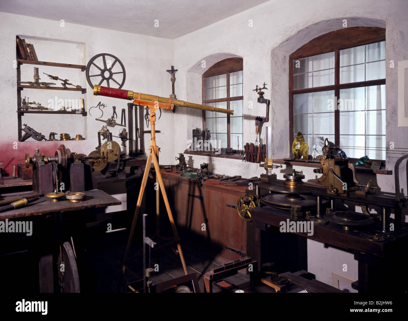 Technics, atelier de l'opticien et physicien Josef von Fraunhofer (1787 - 1826), début du XIXe siècle, Munich City Museum, Musée de la photo, photographie, télescope, instruments optiques, lathe, lathes, miller, outil, outils, optique, lentilles, Joseph, historique, historique, trépied, Banque D'Images