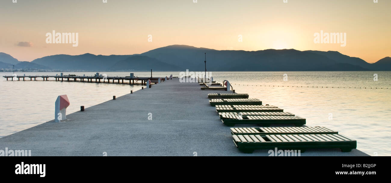 Vu de la baie de Marmaris Marmaris Palace Hôtel jetée à l'aube de la Turquie Marmaris Mugla Banque D'Images