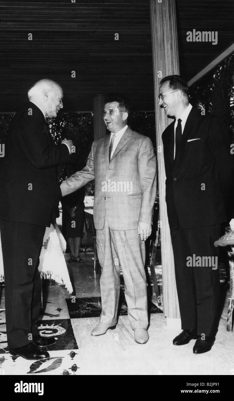 Ceausescu, Nicolae, 26.1.1918 - 25.12.1989, politicien roumain (PCR), président 22.3.1965 - 22.12.1989, avec Manea Manescu und Henri Coanda, Snagov, décembre 1967, Banque D'Images