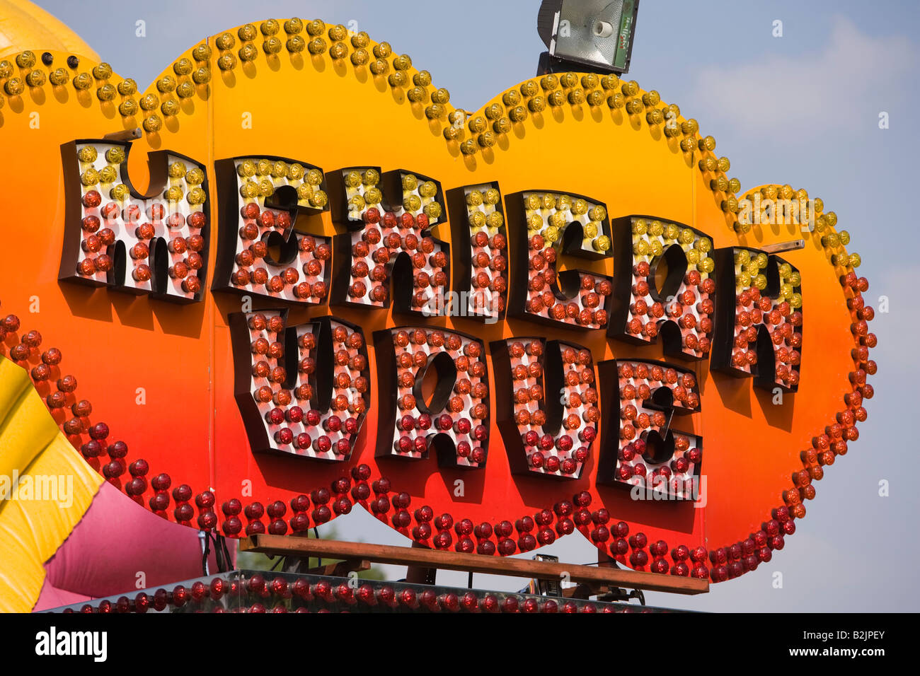 UK Angleterre Manchester Platt Fields Mega Mela vague mexicaine fairground ride sign Banque D'Images