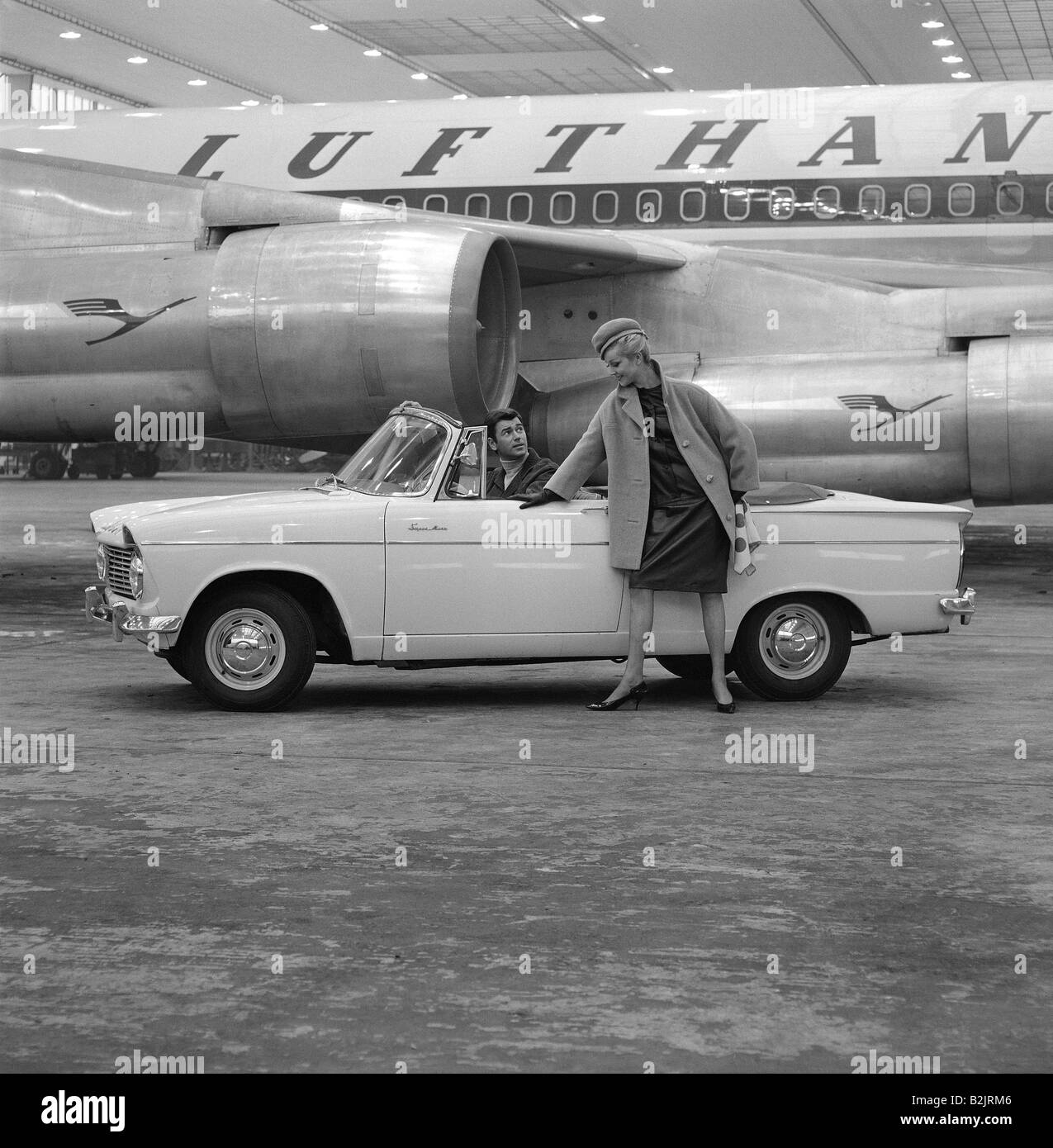 La mode, les années 60, le modèle de voiture, hangar Lufthansa, photographe : Rico Puhlmann, Additional-Rights Clearance-Info-Not-Available- Banque D'Images