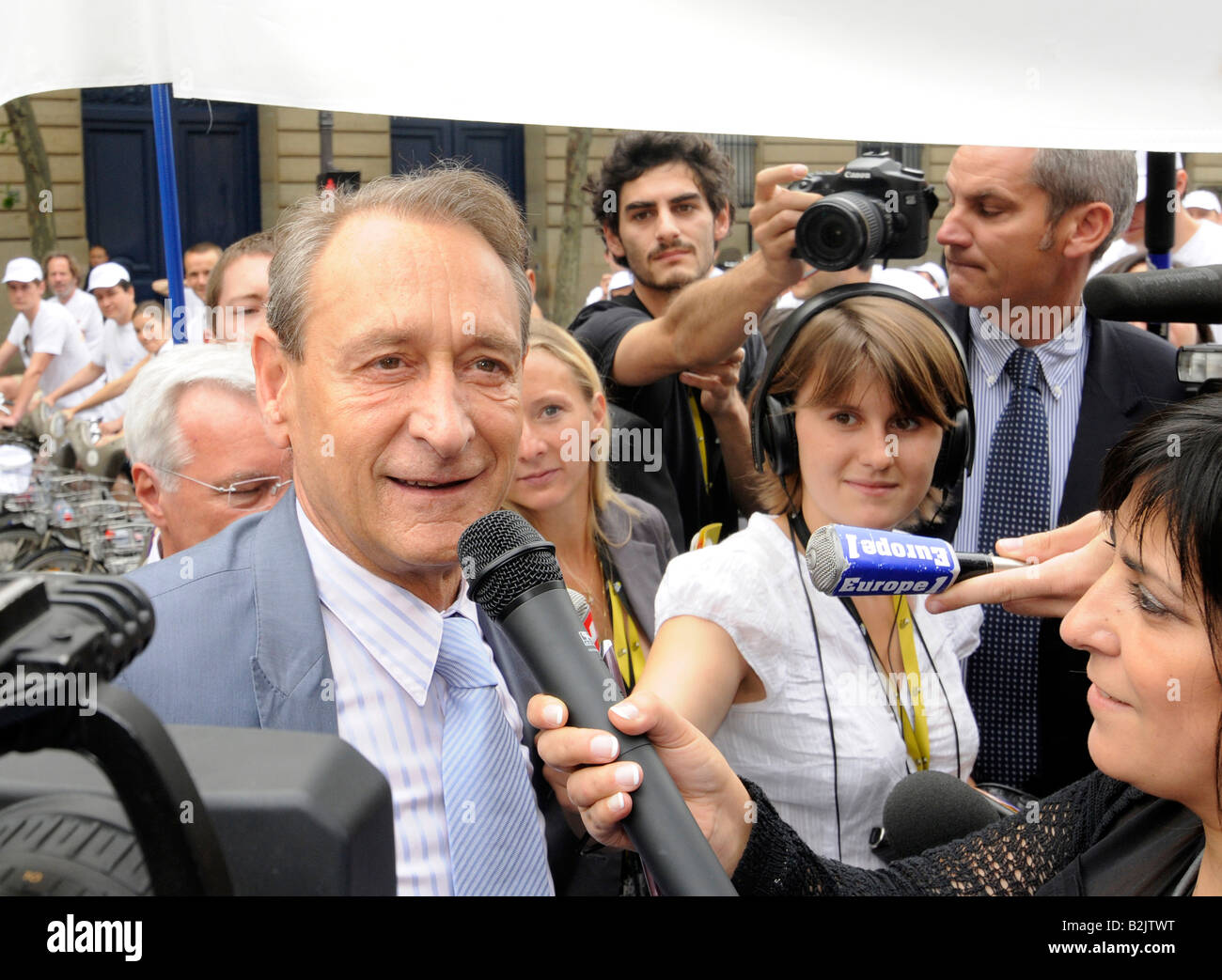 Portrait du maire de Paris, Bertrand Delanoë, répondant à des entrevues avec les médias. Banque D'Images