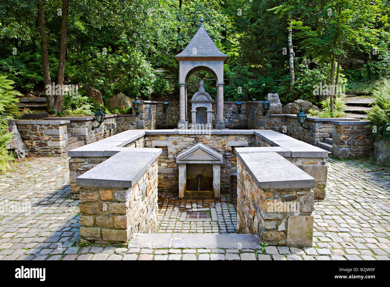 La source minérale de la source Spa Geronstere Belgique Photo Stock Alamy La source minérale de la source Spa Geronstere Belgique Photo Stock Alamy
