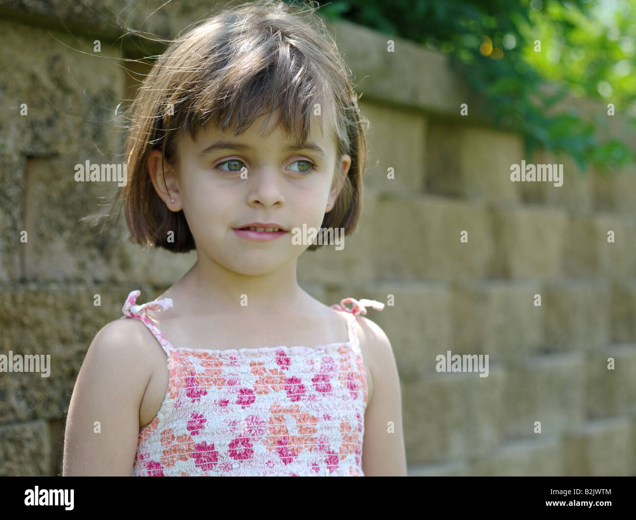 Fille de 5 ans Banque de photographies et d'images à haute résolution -  Alamy