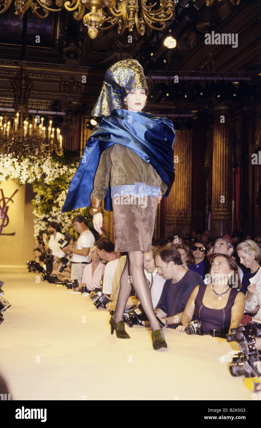 Mode, défilé de mode, Haute Couture, Paris, Yves Saint Laurent, collection hiver 1989/1990, Banque D'Images