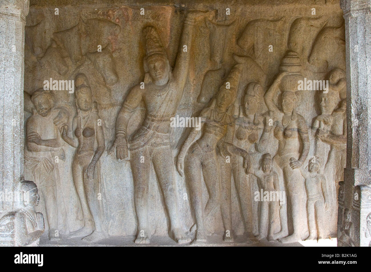 L'intérieur de secours Mandapam Temple de pierre à Mamallapuram Inida Sud Banque D'Images