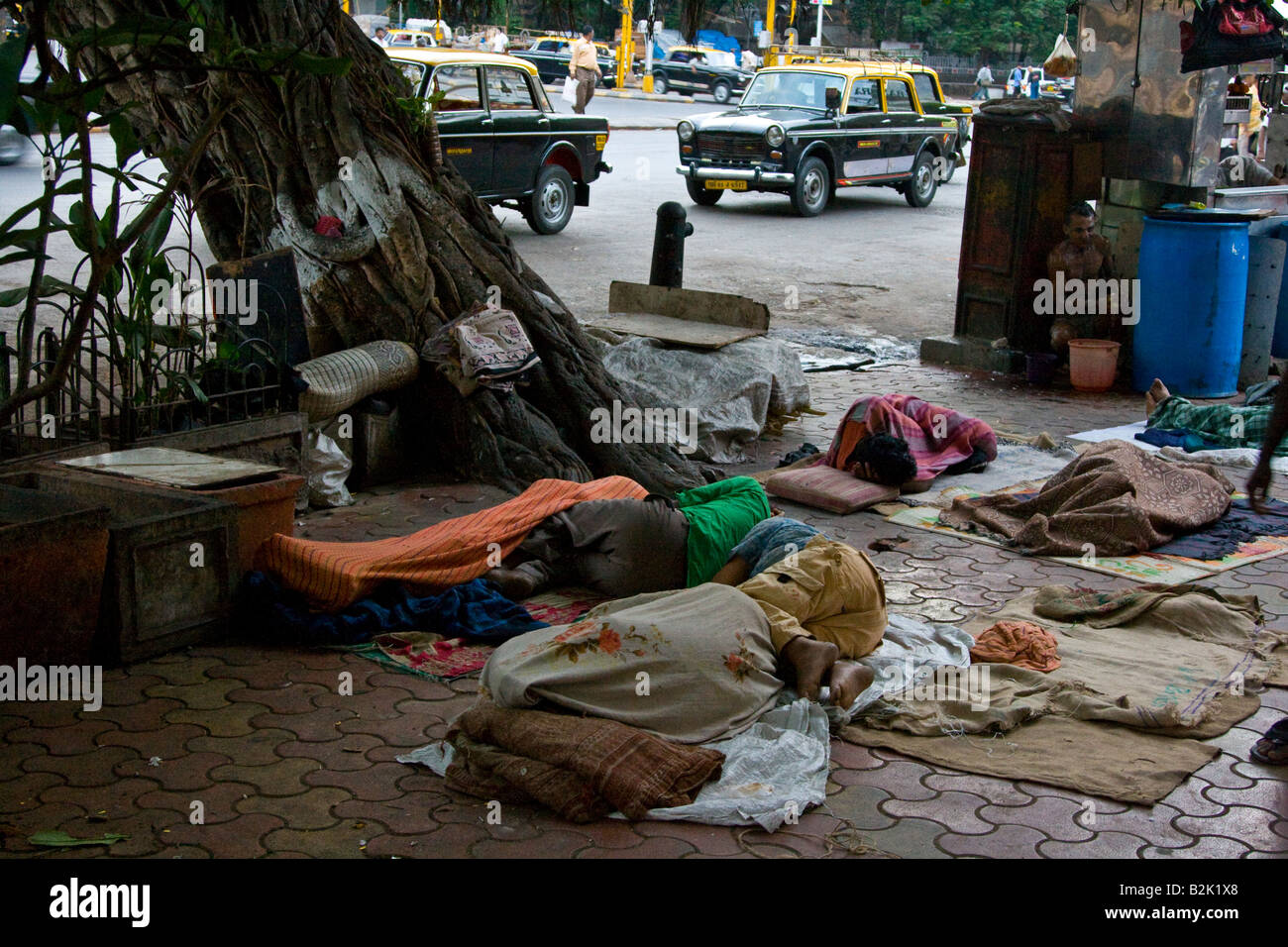 Les sans-abri dormant dans les rues de Mumbai Inde du Sud Banque D'Images