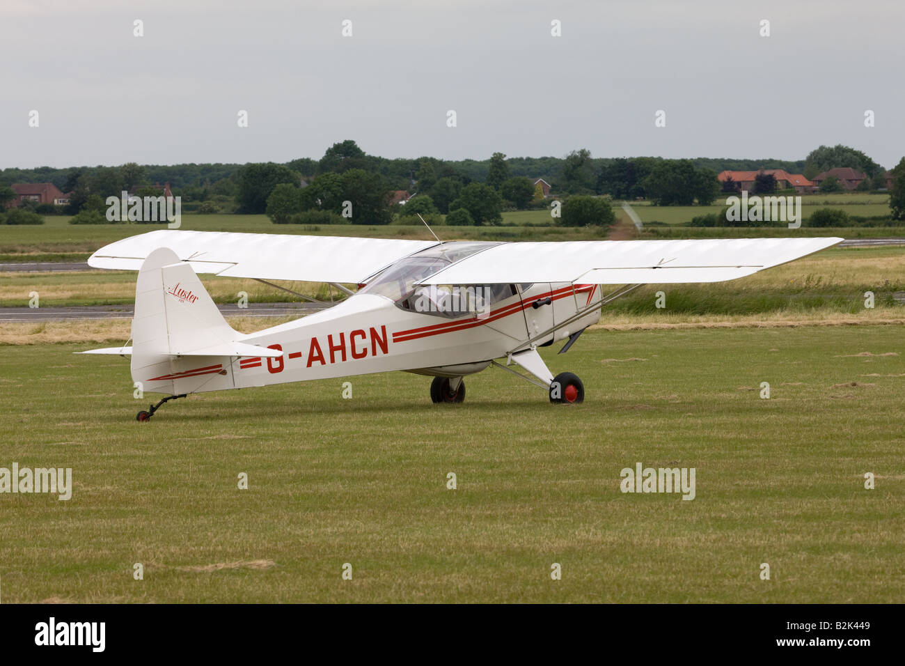 Auster J1N G Alpha-AHCN roulement au décollage de l'Aérodrome Wickenby Banque D'Images