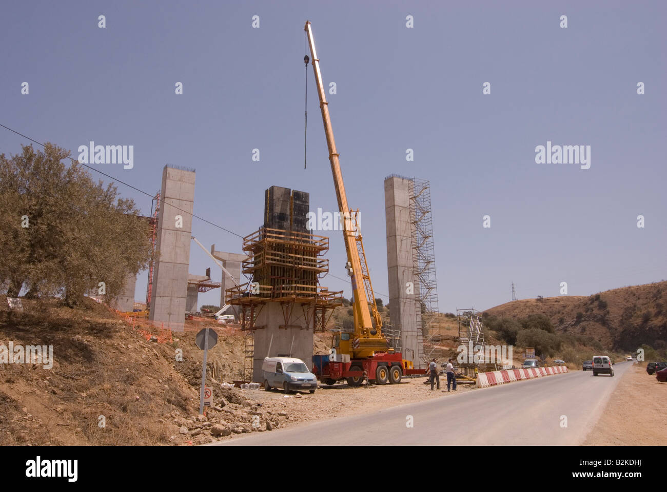 La construction de la nouvelle autoroute AP 46 près de Colmenar, Andalousie, Espagne Banque D'Images