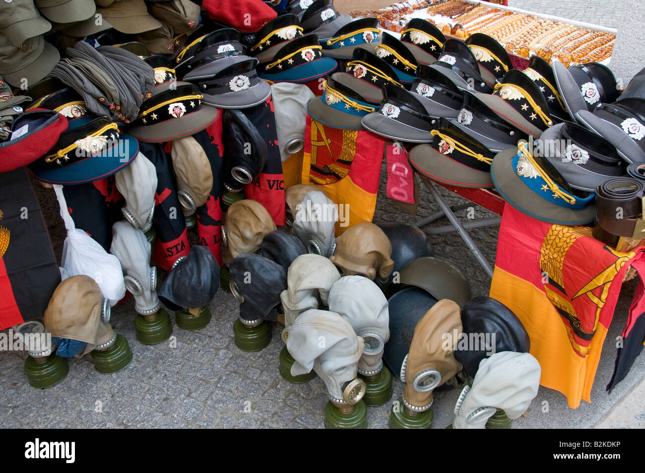 Ex-RDA memorabilia coiffures à vendre à kreuzberg Berlin Allemagne Banque D'Images