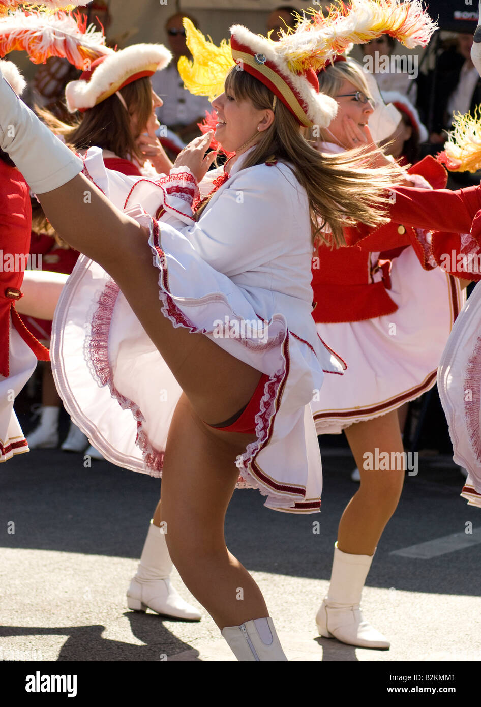 Danseurs de la société Mardi Gras de Chicago un rendement d'Allemand peut jour festival Banque D'Images