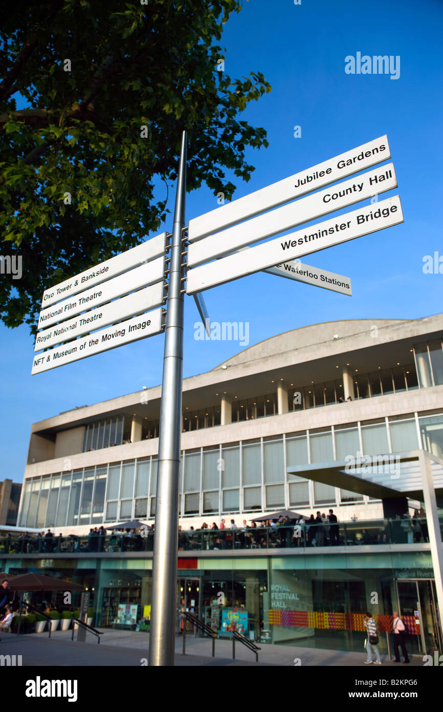 Sites touristiques PANNEAU ROYAL FESTIVAL HALL SOUTHBANK LONDON ENGLAND UK COMPLEXES Banque D'Images