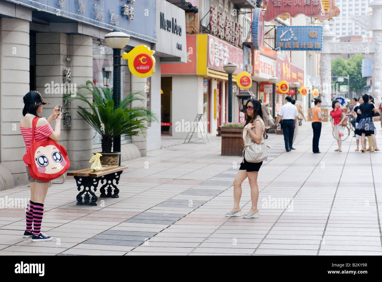 Des photos de filles chinois, Hunan Road, Nanjing, Chine Banque D'Images