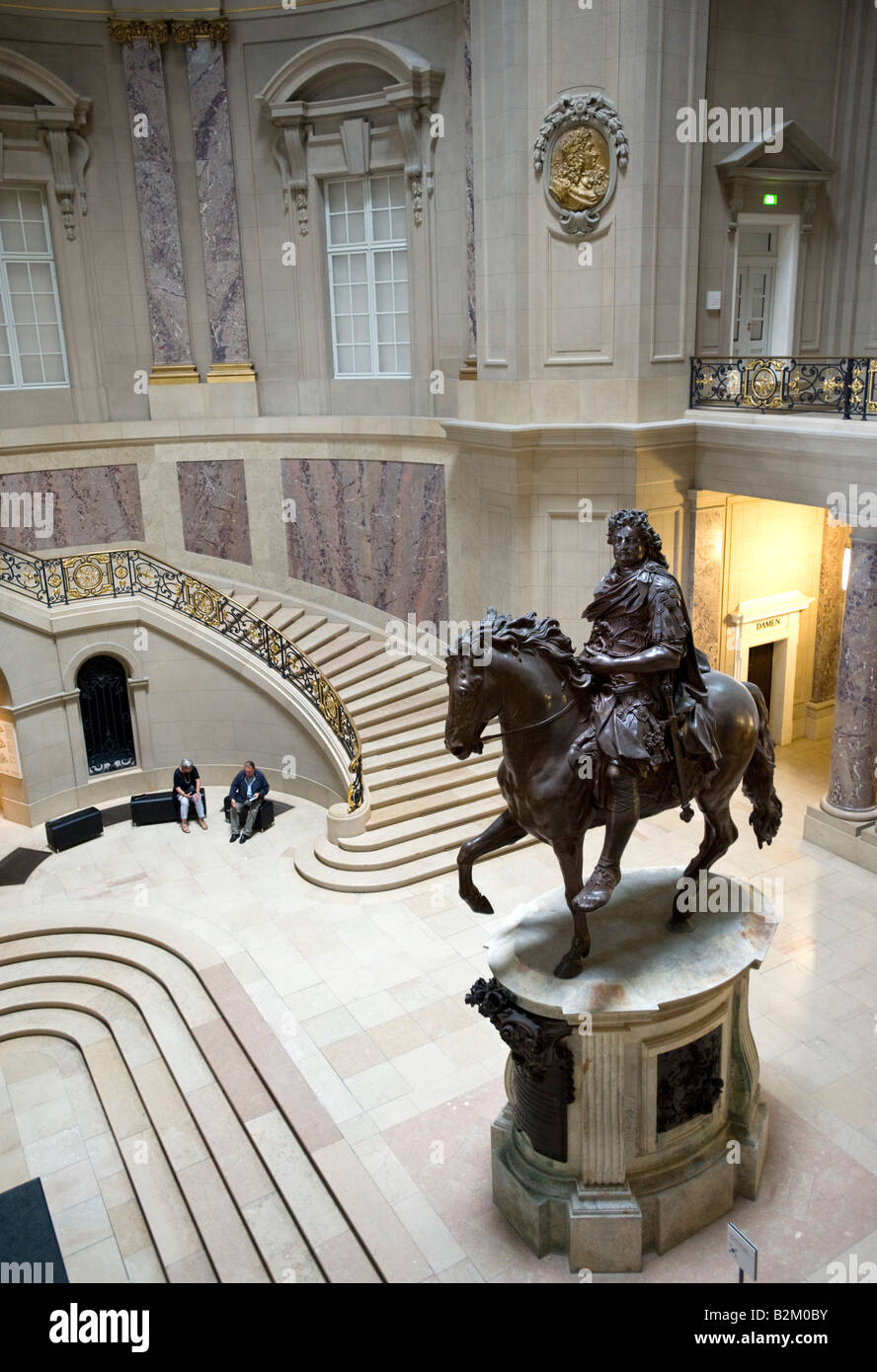 Sculpture de l'entrée de Grand Dome Bode célèbre Mueum sur Museumsinsel Berlin en Allemagne 2008 Banque D'Images