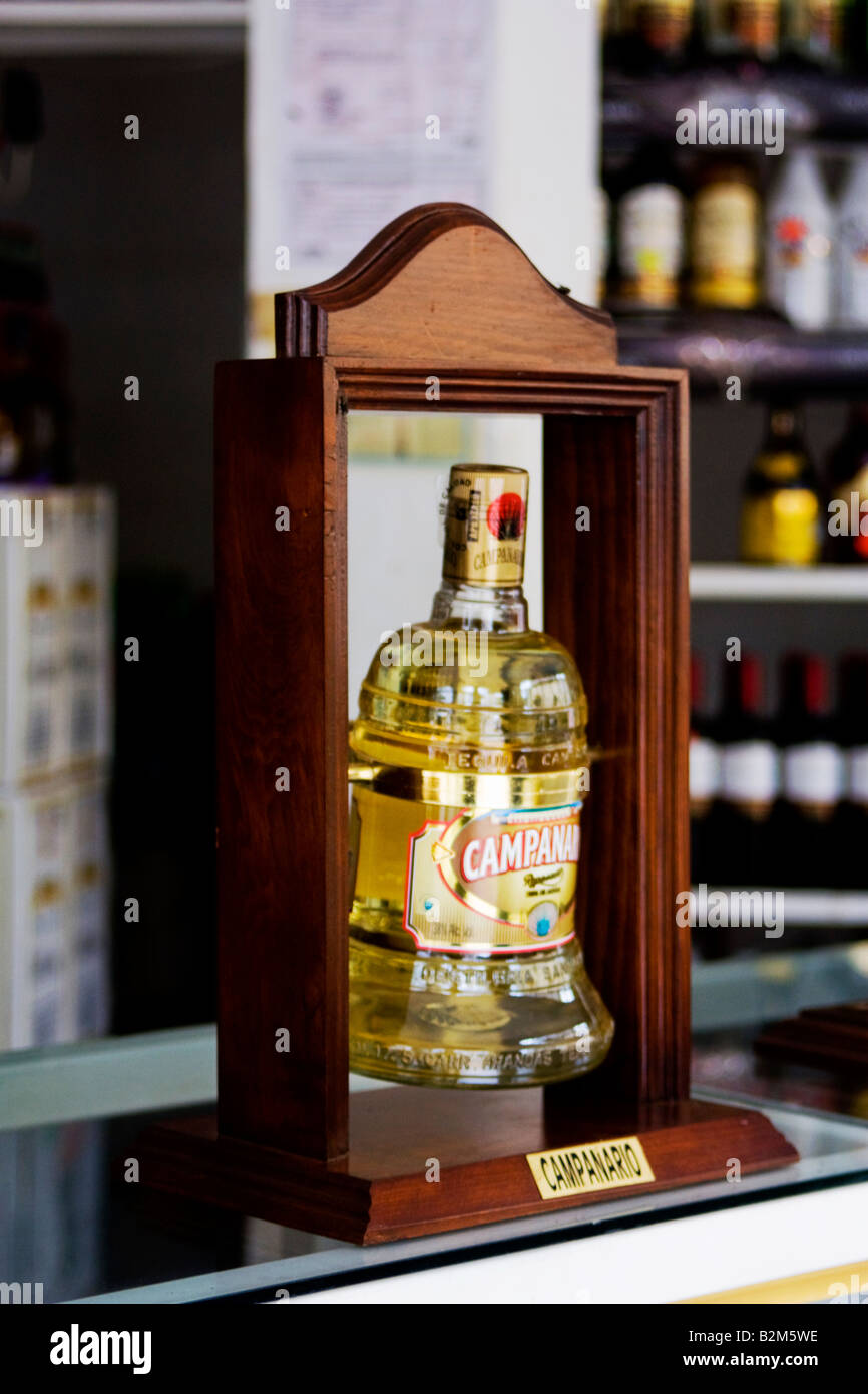 Le Mexique, Arandas, bouteille de tequila Campanario, symbole d'Arandas, certifié verre d'excellente qualité Banque D'Images