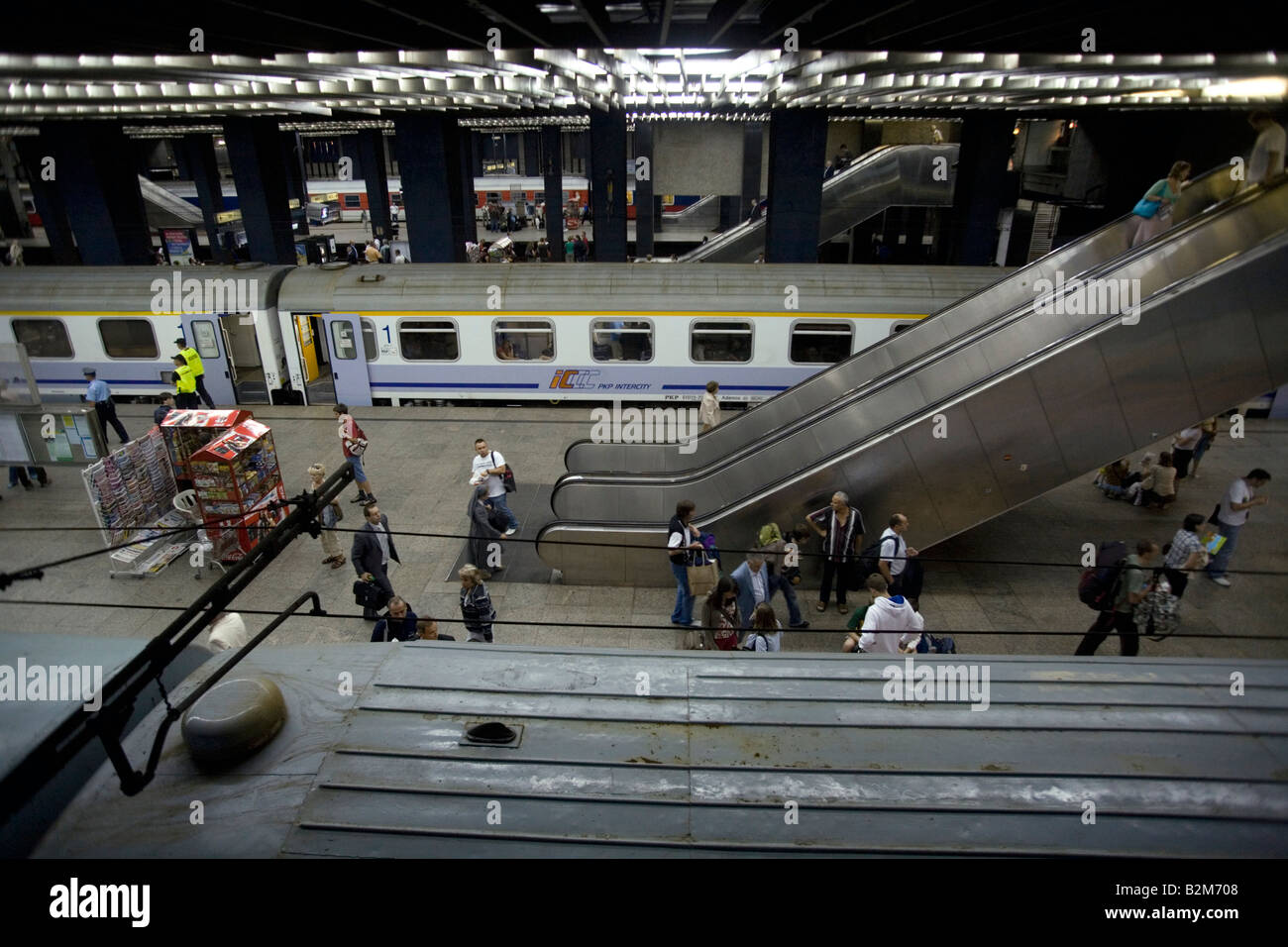 Intérieur de la gare centrale de Varsovie. Banque D'Images