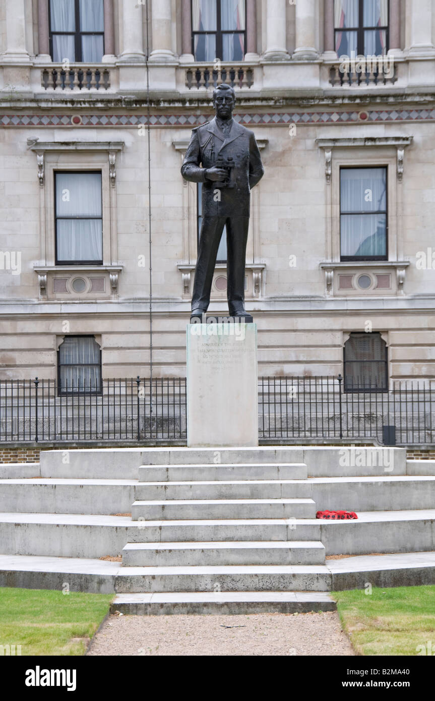 Statue du Comte Mountbatten Londres Whitehall Banque D'Images