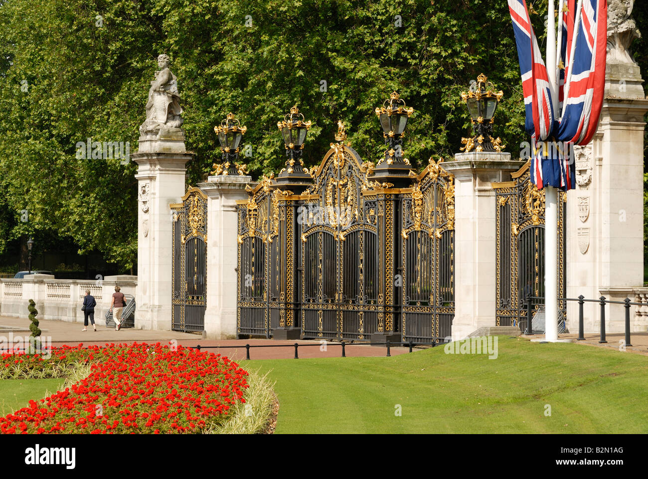 Les portes de Buckingham Palace Gardens, Londres Banque D'Images