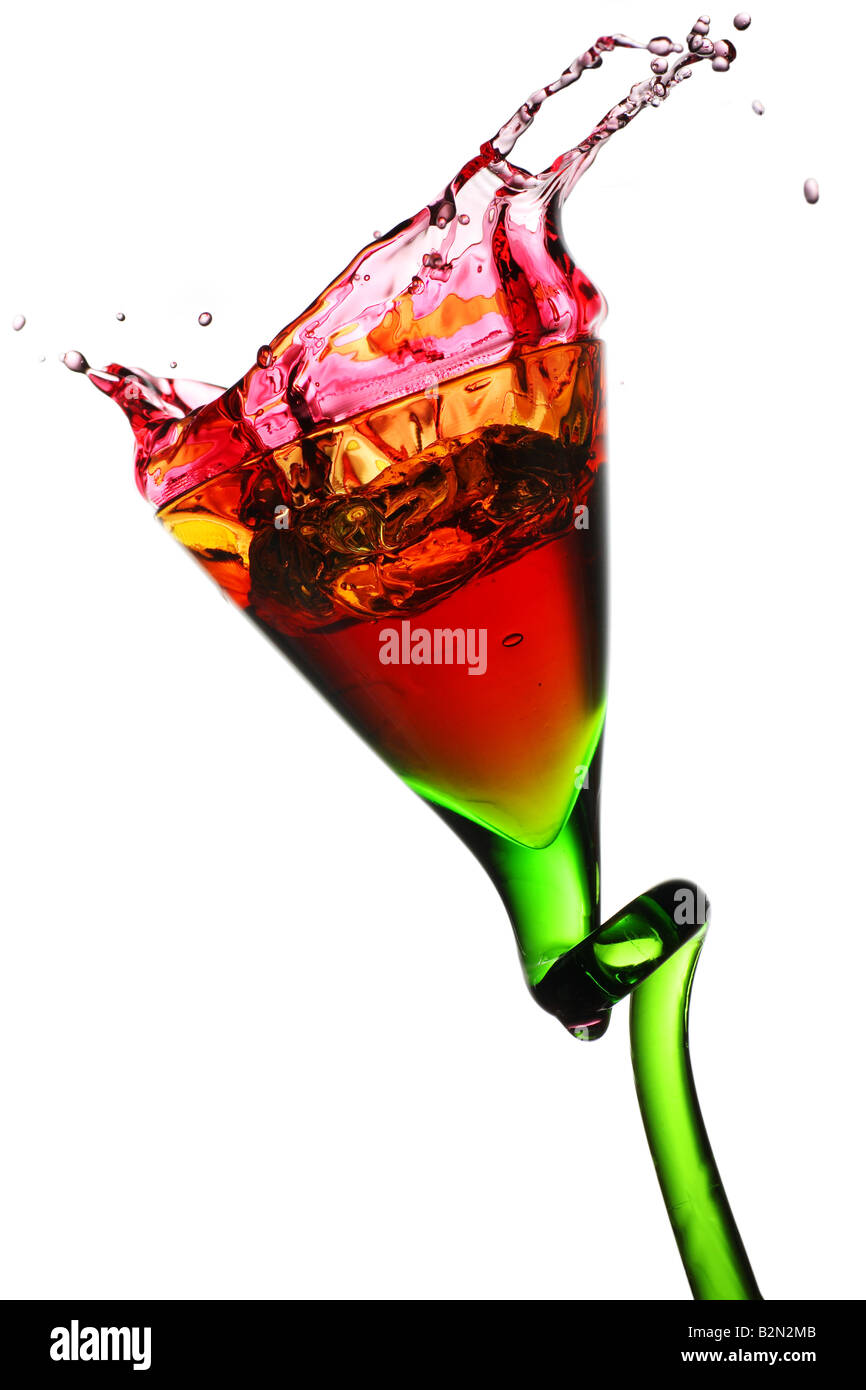 Verre élégant de couleur rose avec boissons Banque D'Images