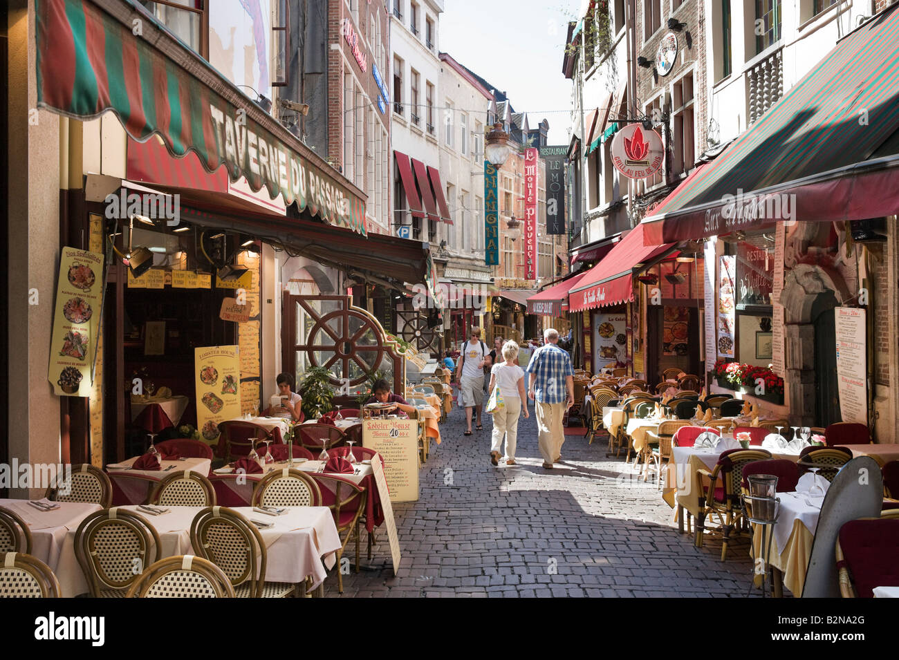 Restaurants sur la Rue des Bouchers dans le centre historique de la ville, Bruxelles, Belgique Banque D'Images