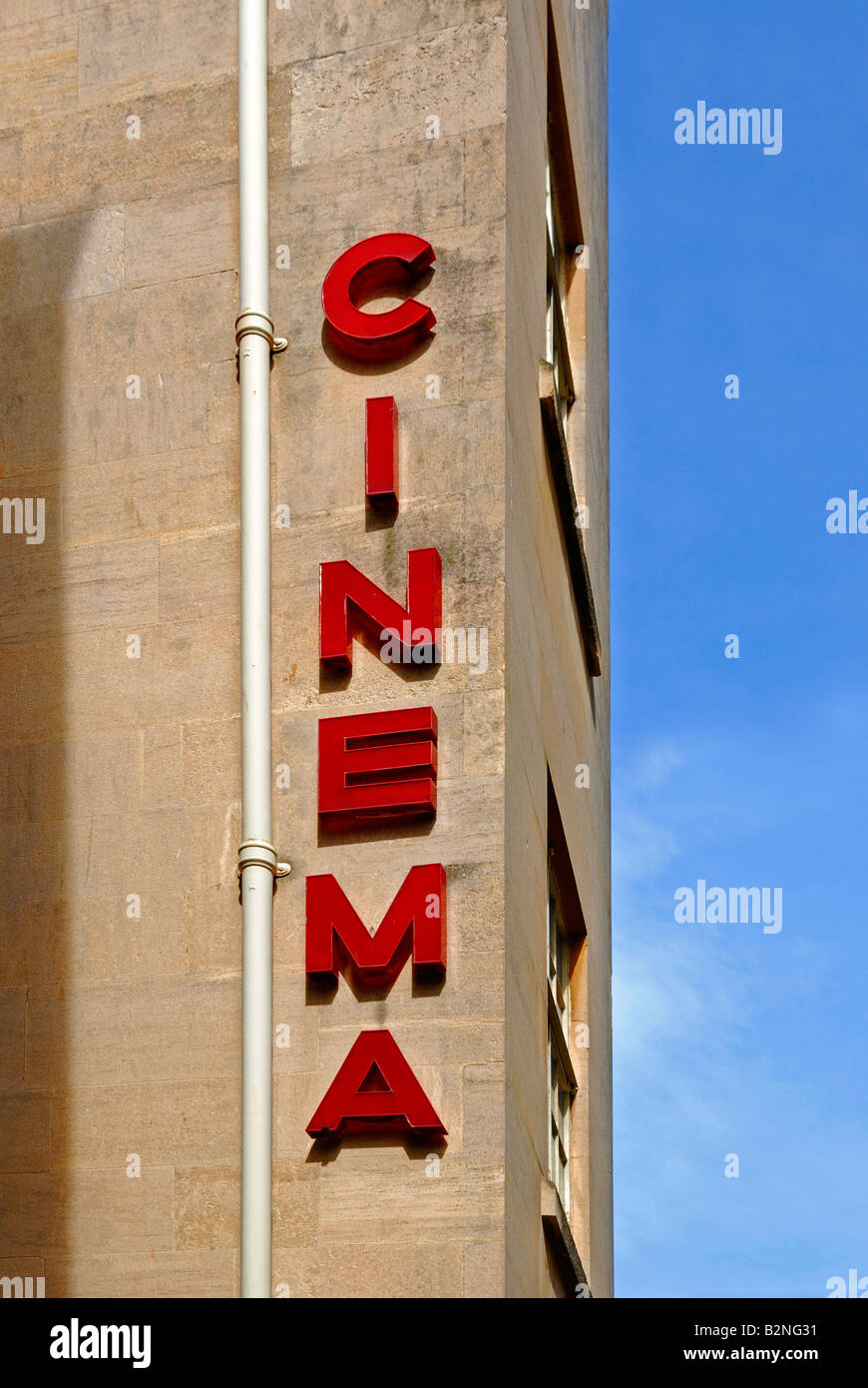 Un cinéma rétro signe sur le mur d'un bâtiment à Bath, Royaume-Uni Banque D'Images