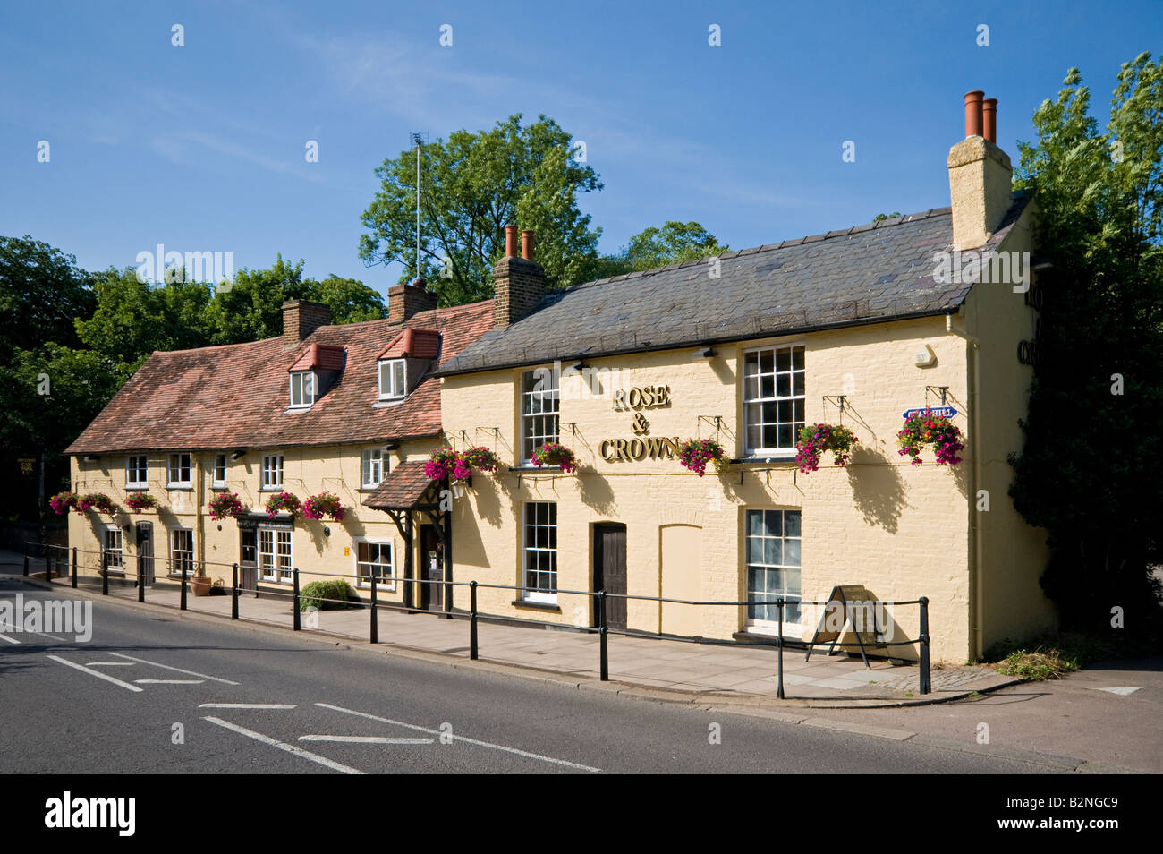 Rose and Crown pub Enfield United Kingdom Banque D'Images