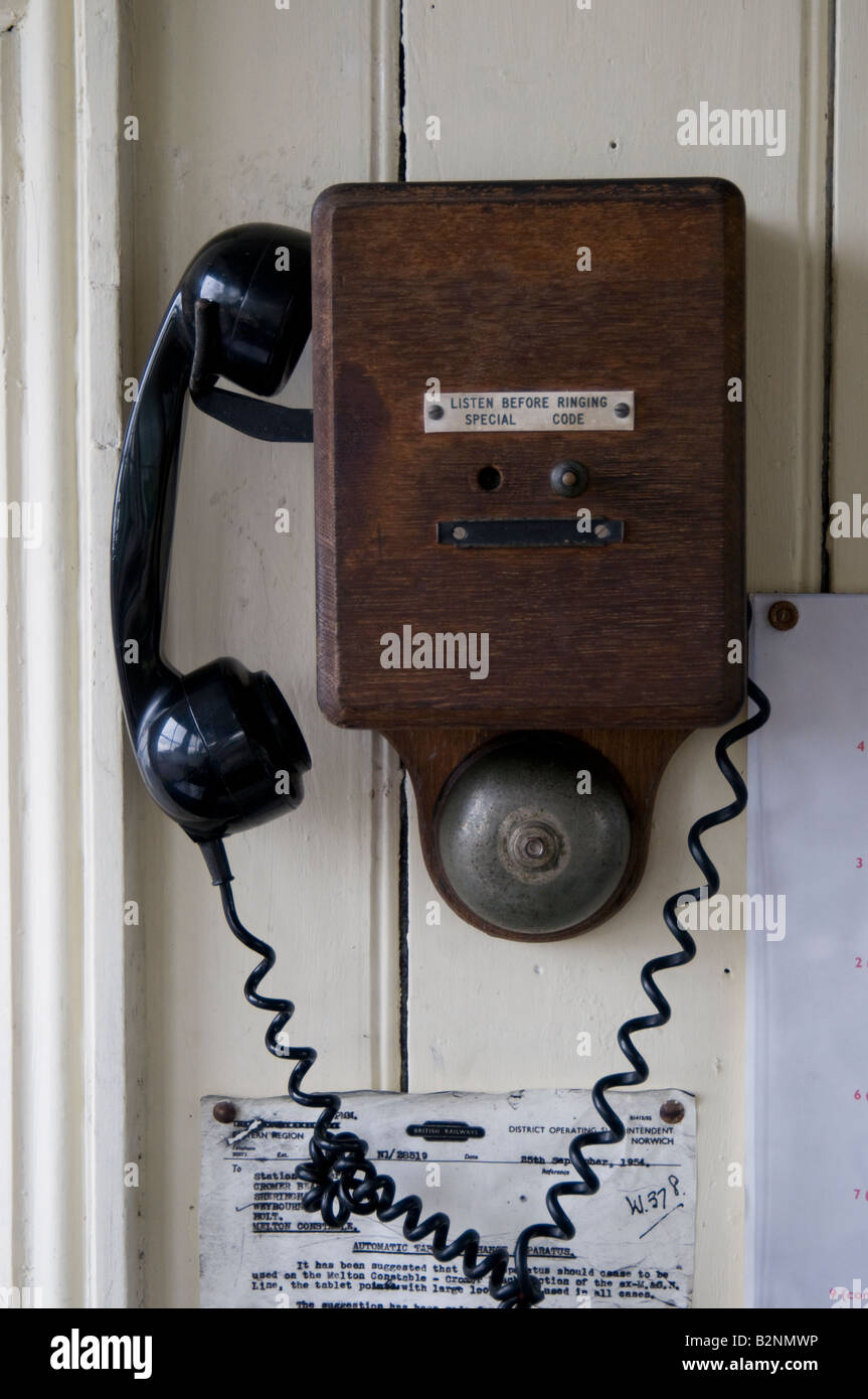 La ligne de téléphone dans le signal fort à Sheringham Station sur le chemin de fer à vapeur de North Norfolk, Norfolk, Angleterre. Banque D'Images