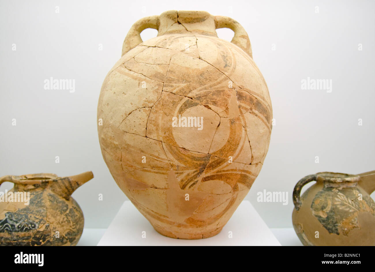Agios Nikolaos, Crète, Grèce. Musée archéologique. Des pots d'argile de Palais Minoen de Malia (1800-1700BC) Banque D'Images