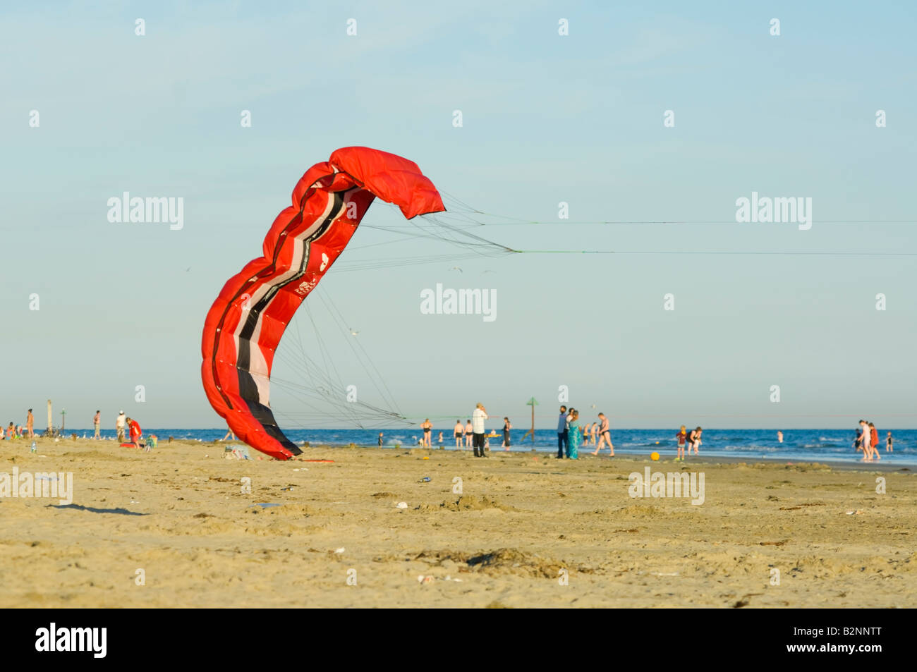 Flying kite West Wittering West Sussex UK Banque D'Images