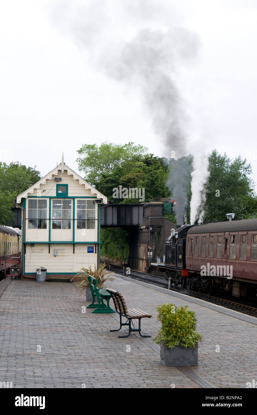 Réservoir du moteur 69621 quitte la station en Angleterre Norfolk Sheringham Banque D'Images