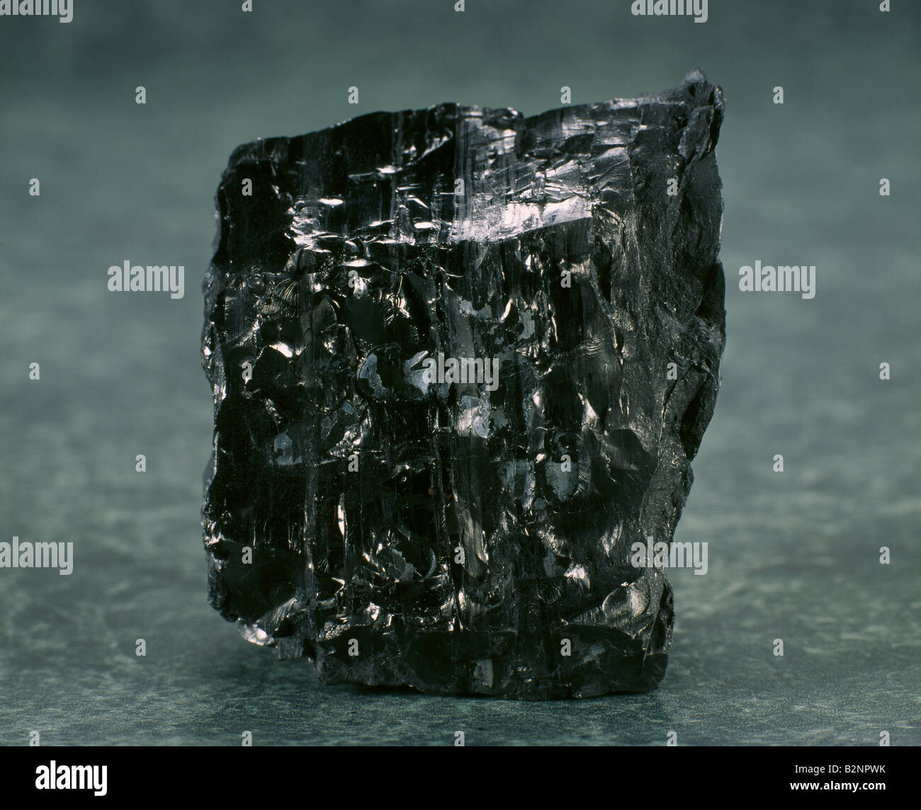 ANTHRACITE CHARBON CARBONE FIXE UTILISÉ COMME COMBUSTIBLE DOMESTIQUE EN RAISON DE SA QUALITÉ SANS FUMÉE ET SORTIE HAUTE ÉNERGIE Banque D'Images