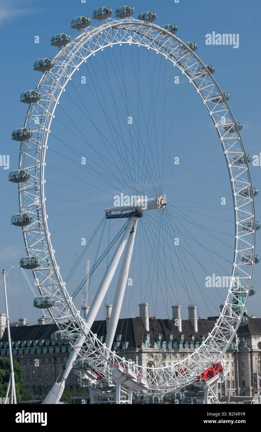 London Eye à partir de la rive nord de la Tamise Banque D'Images