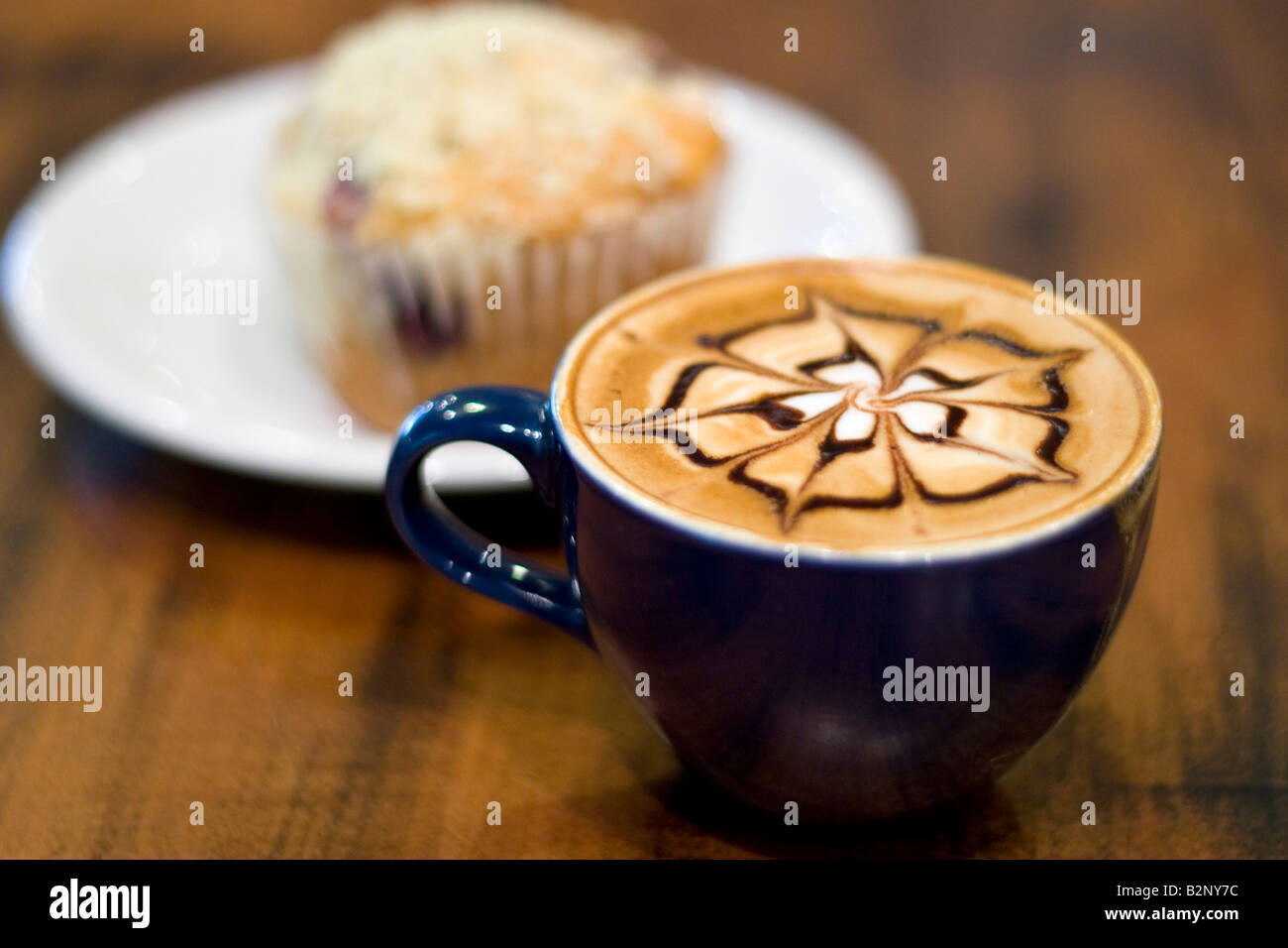 Tasse à latte art par Barista s Daily Grind propriétaire Ryan Dennhardt  champion du monde de l'ultime défi pour Barista latte art Photo Stock -  Alamy