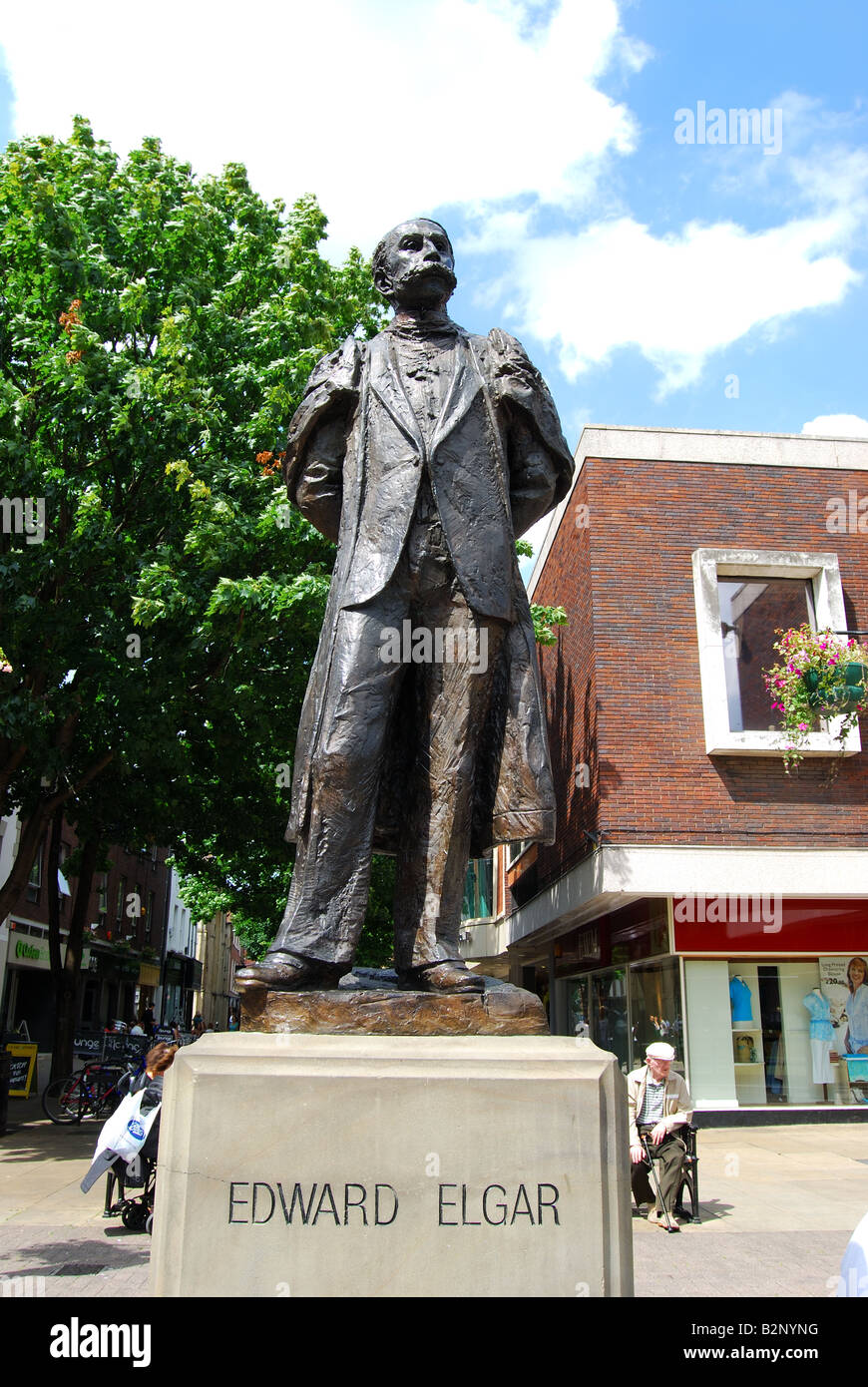 Statue d'Edward Elgar, High Street, Worcester, Worcestershire, Angleterre, Royaume-Uni Banque D'Images