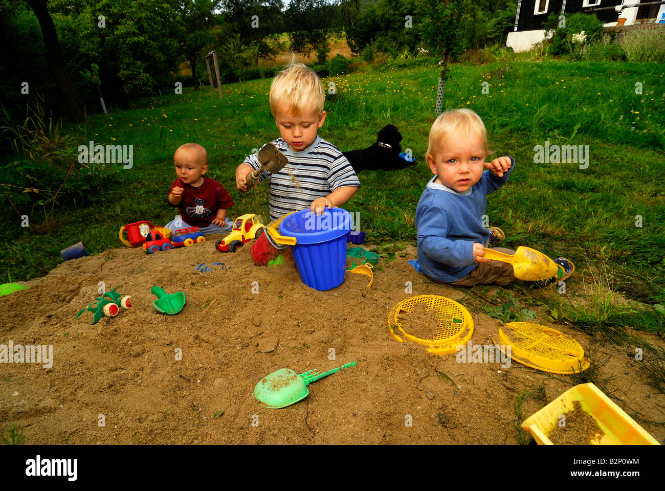 Bebes Bebe Garcon Enfant En Jouant A Sable Jouets Jeux Pour Enfants 1 2 3 Ans Photo Stock Alamy