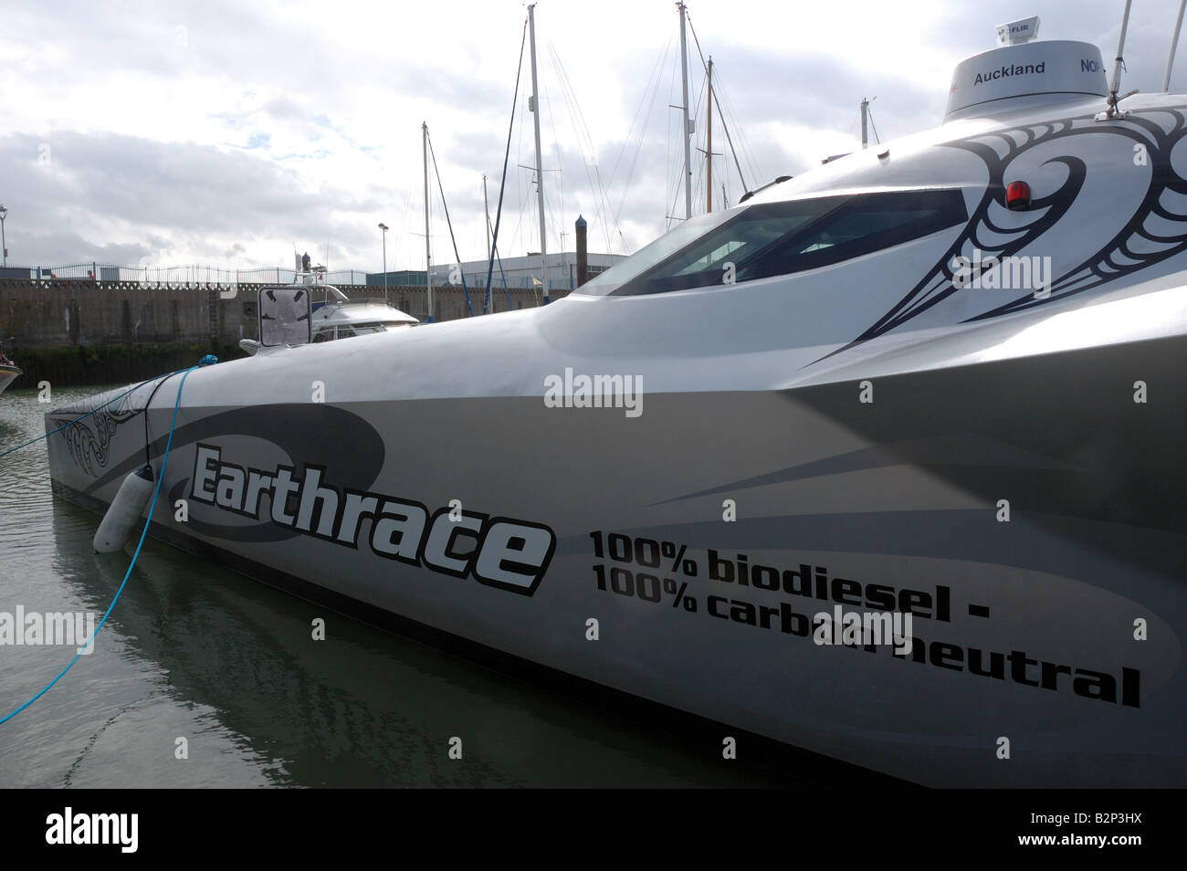 Le tour du monde voilier détenteur du dossier Earthrace (AKA Ady Gil), à quai à Lowestoft, Suffolk, UK Banque D'Images