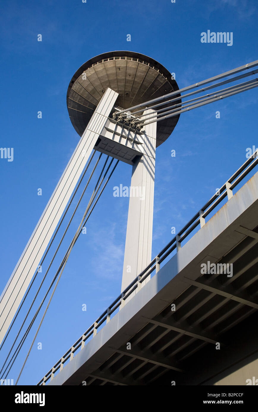 Structure d'OVNIS sur le Danube à Bratislava, Slovaquie Banque D'Images