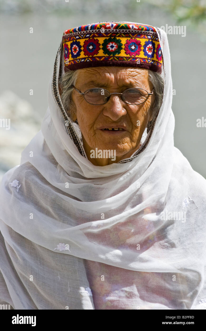 Femme Wakhi ismaili dans les régions du nord du Pakistan Passu Banque D'Images