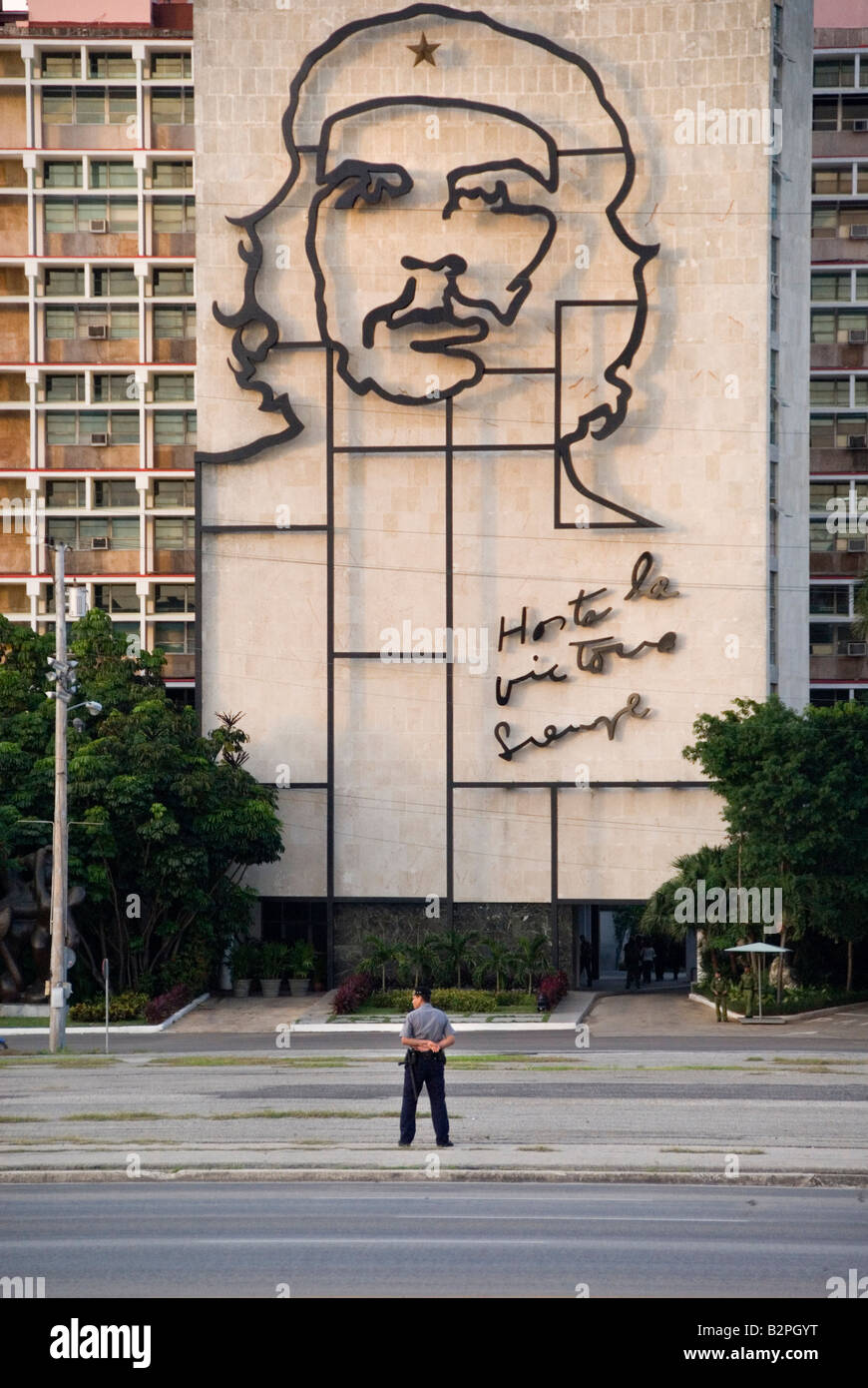 Ernesto Che Guevara sur sculpture acier le ministère de l'intérieur la construction de la Plaza de la Revolucion à Vedado La Havane Banque D'Images