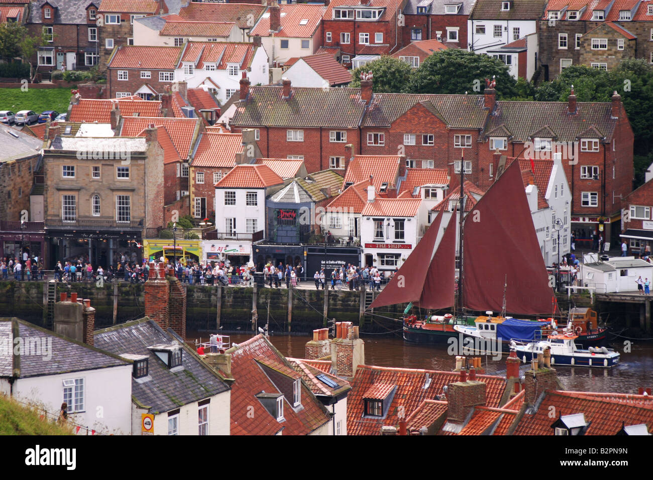 Whitby Harbour durant les régates North Yorkshire Royaume Uni Banque D'Images