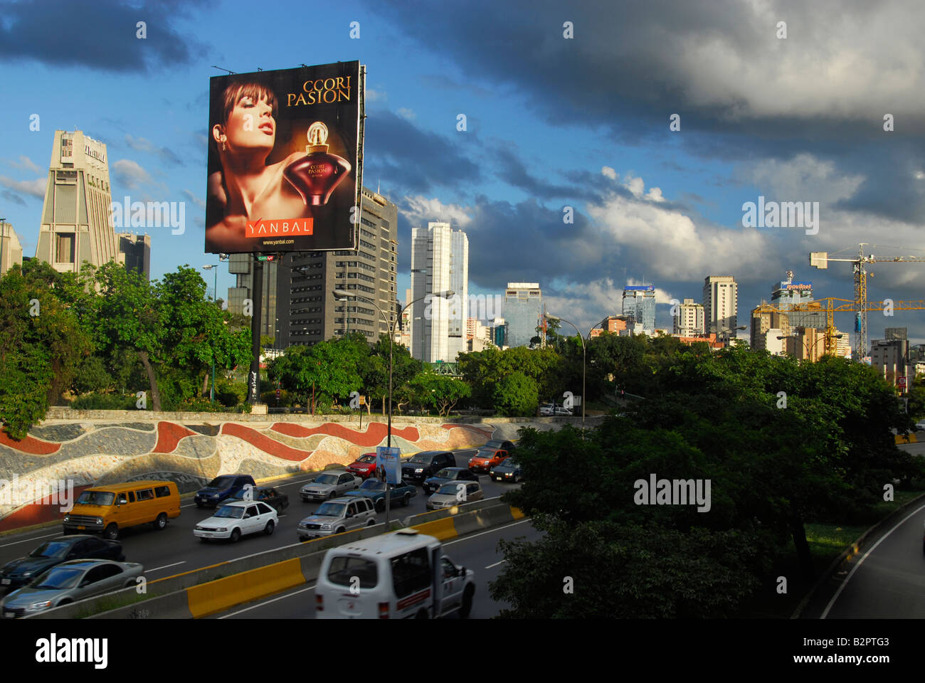 Avis de Sabana Grande, vu depuis le pont en face du Jardin Botanique, Caracas, Venezuela, Amérique du Sud Banque D'Images