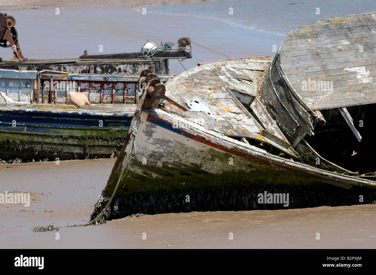 Bateaux échoués à Woodbridge, Suffolk, UK Banque D'Images