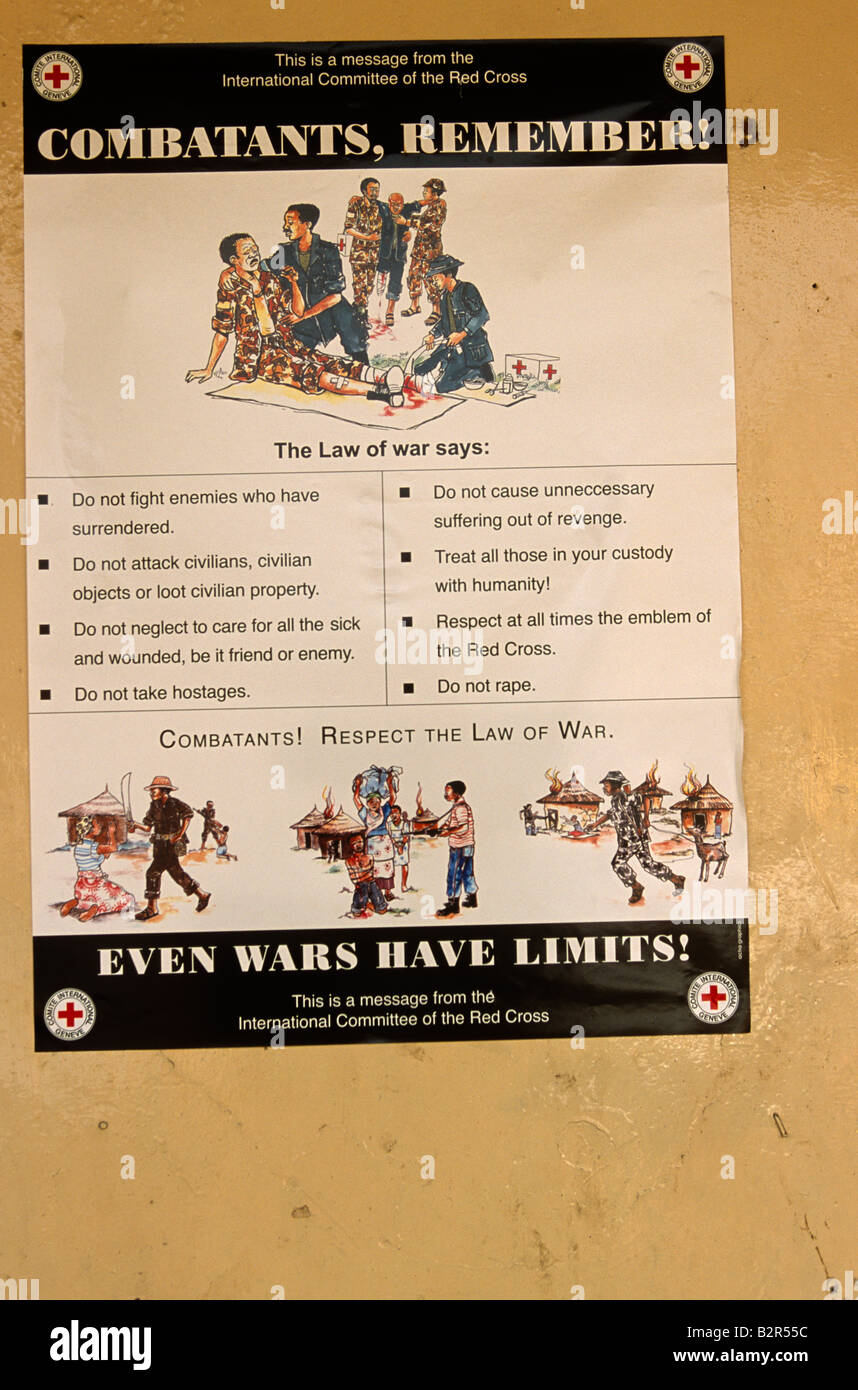 Une croix rouge affiche soulignant le droit de la guerre au Malawi. Banque D'Images